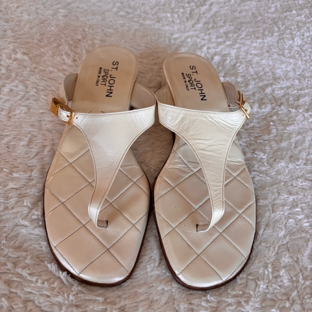St. John Sport Women's Pearlized Cream Leather Thong Sandals - size 9 1/2 EUC